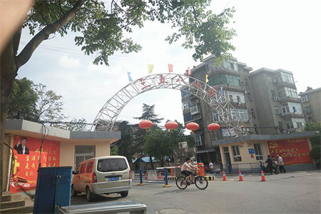 城西凤凰景苑2室2厅1卫95m2精装修